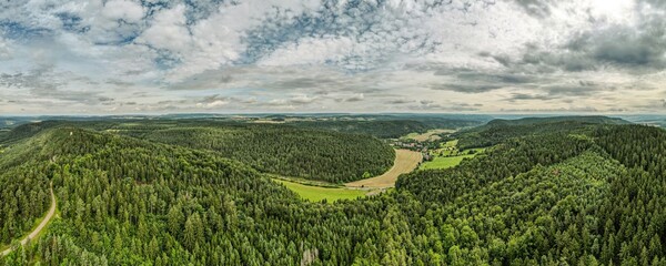 The Fröbelblick is a picturesque vantage point in the Thuringian Forest, from which you can enjoy a wonderful view over the entire Rinnetal and the surrounding mountains.