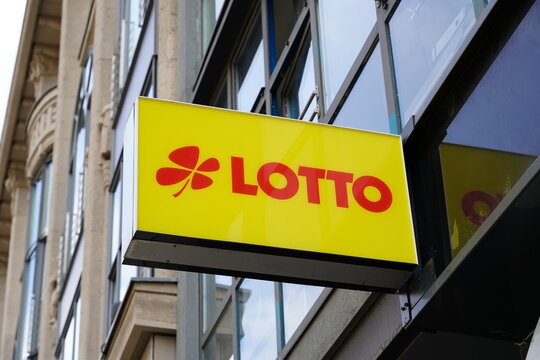 Schild mit Schriftzug und Logo von Lotto, Deutscher Lotto- und Totoblock (DLBT), Berlin, 07.08.2021