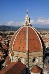 Fototapeta na wymiar Cattedrale di Santa Maria del Fiore . Florence cathedral ( Duomo ) from the high above. Florence , Italy.