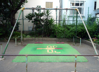 公園のブランコ