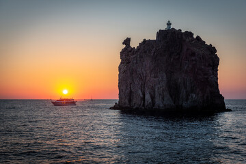Strombolicchio im Sonnenuntergang