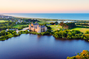 Suscinio castle on atlantic ocean coast of Brittany, France - obrazy, fototapety, plakaty