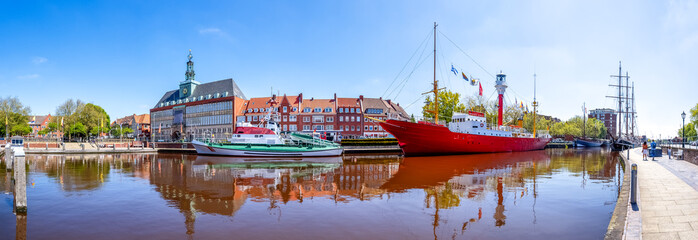 Rathaus, Hafenpanorama, Emden, Deutschland 