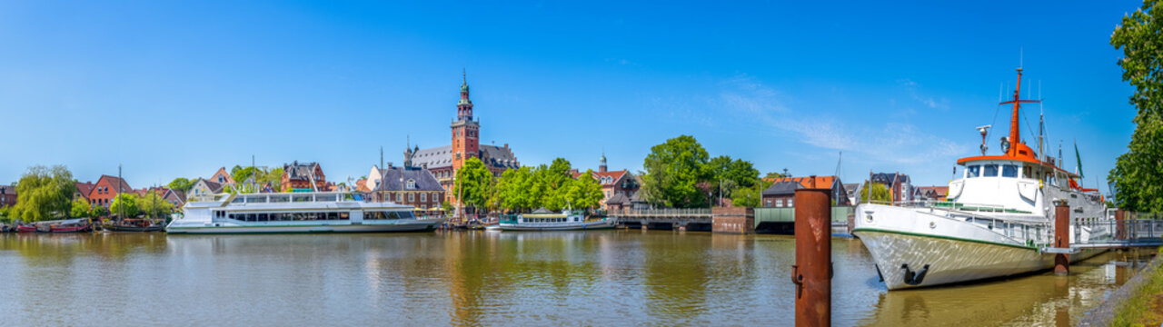 Rathaus, Lutherkirche, Leer, Niedersachsen, Deutschland 