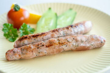 焼いた生ウインナーソーセージ