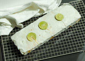 Pastel de limón con glaseado