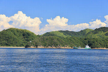 真夏の瀬戸内海の風景　広島県三原市筆影山・竜王山