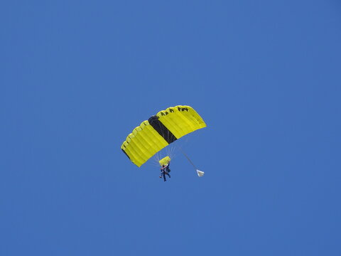 Saut Parachute Images Browse 501 Stock Photos Vectors And Video Adobe Stock Saut Parachute Images Browse 501 Stock Photos Vectors And Video Adobe Stock