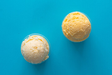 helado doble: canela y mango