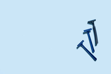 A single use Disposable razor blades on blue background. View from above. Copy space