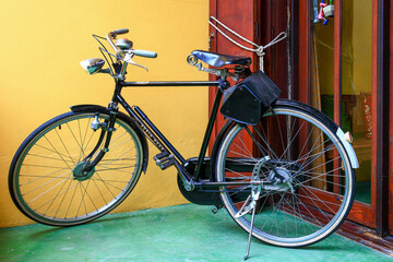 Fototapeta na wymiar old bicycle 