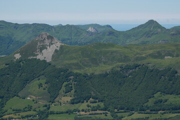 Panorama sur le puy Griou et le puy Mary depuis le plomb du Cantal, Auvergne