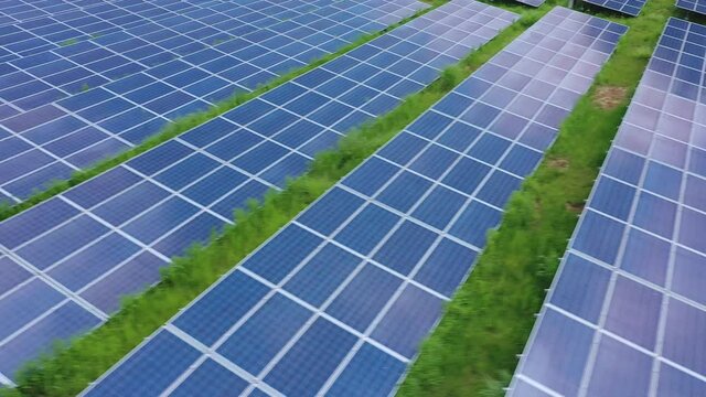 太陽光発電・太陽光パネル・ソーラーパネル・再生可能エネルギー・電気・メガソーラー・ドローン・空撮