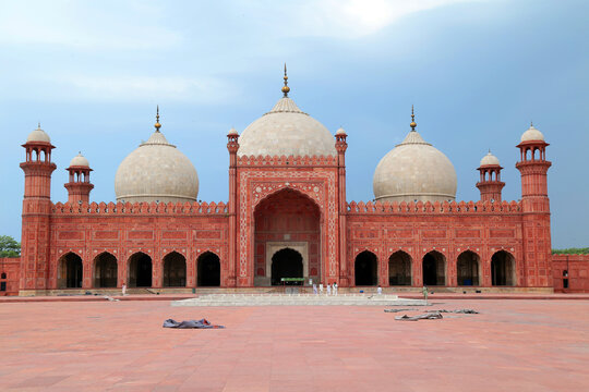 The badshahi mosque. by xquizite on DeviantArt