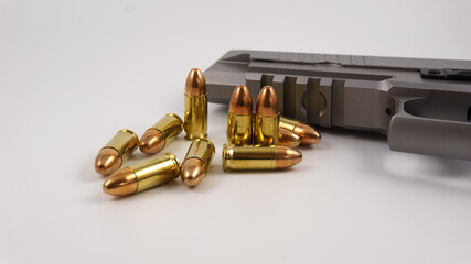 9mm Bullets with Pistol, 9mm Kugeln mit Pistole