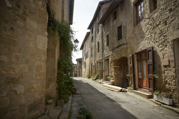 Fototapeta na wymiar old street on saint antoine l'abbaye