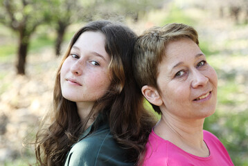 Naklejka premium portrait of mom and teenage daughter outdoors