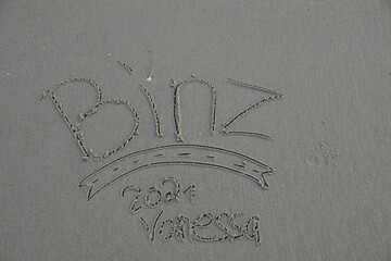Schriftzug Binz im Sand