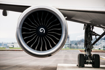 huge airliner engine front view - obrazy, fototapety, plakaty