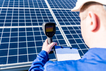 Inspector examination of photovoltaic modules using a thermal imaging camera