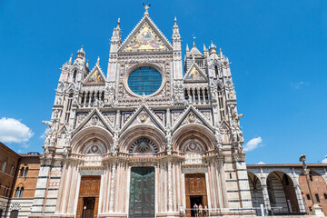 Fototapeta na wymiar The beautiful Cathedral of Siena