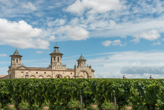 Route touristique des vins de Bordeaux: le château Cos d’Estournel à Saint-Estèphe