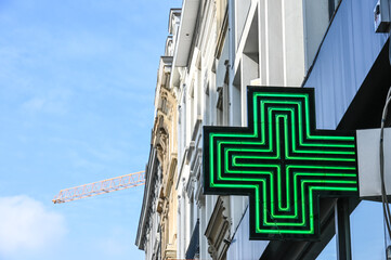 pharmacie croix pharmacien medecine medicaments garde