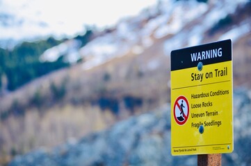 Stay on trail warning sign photo image download