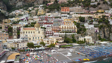 Obraz premium Panoramic aerial view of Positano coastline from a moving drone, Campania - Italy.