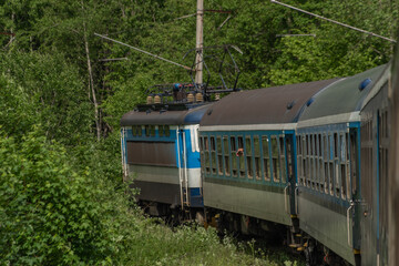 Obraz premium Electric engine and blue coach from window