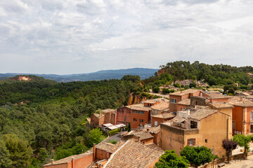 Fototapeta na wymiar The village of Roussillon in Luberon, Provence, south of France