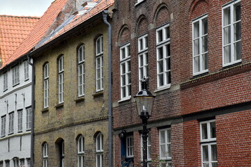 Malerische Backsteinfassaden in Friedrichstadt
