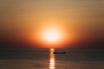 Obraz premium silhouette of a cargo ship at sunset