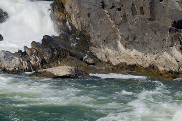 Fototapeta na wymiar Whitewater Rapids and rocks of the Great Falls of the Potomac