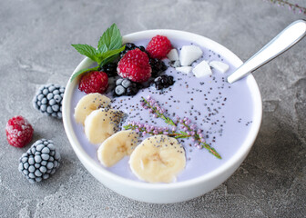 yogurt with granola, banana and berries