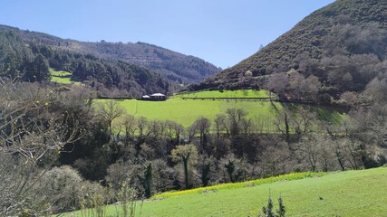 Fototapeta na wymiar Paisaje montañoso en Galicia