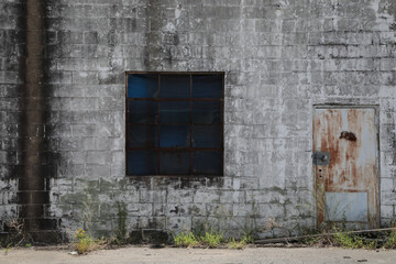 Fototapeta na wymiar old abandoned building urban decay 