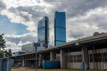 Naklejka premium Two skyscrapers and the Dorogomilovsky Bridge and against the background of a cloudy sky