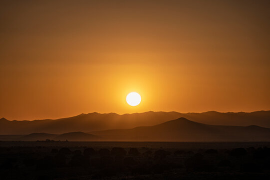 Usa, New Mexico, Santa Fe, El Dorado, Sun setting over desert landscape