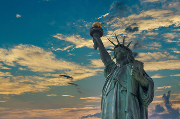 Fototapeta premium Aerial sunset with Statue of Liberty in Manhattan New York City