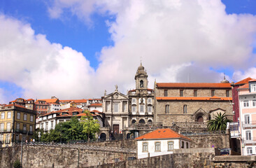 Fototapeta premium Medieval houses and Christian chapel in old part of Ribeira, Porto, Portugal