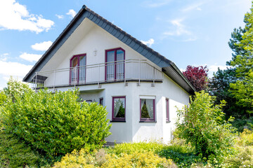 Fototapeta na wymiar modernes Einfamilienhaus in Deutschland