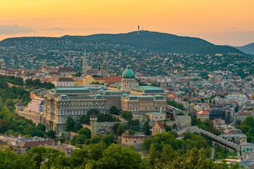 Obraz premium Budapest city skyline, cityscape of Hungary at sunset