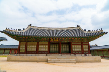 Fototapeta premium 韓国のソウルの観光名所を旅行している風景 A scene from a trip to a tourist attraction in Seoul, South Korea.