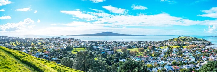 stunning view of Auckland from Mount Vitoria lookout view point located in seaside village of Devonport, panoramic views of Auckland city, the Hauraki Gulf, Rangitoto Island and the north shore - obrazy, fototapety, plakaty