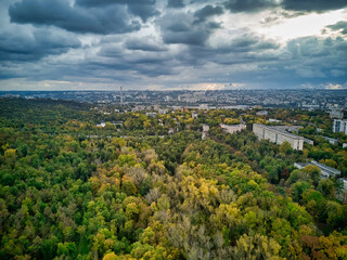 Obraz premium Aerial view of the city at sunset. Beautiful autumn city landscape. Kishinev, Moldova republic of.