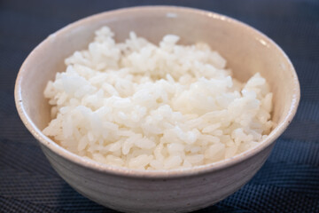 お茶碗に盛られた白いご飯