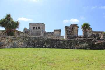 Fototapeta na wymiar The Castle (El Castillo) temple in Tulum. Tulum is the site of a pre-Columbian Mayan walled city on the Caribbean coastline in mexican Riviera Maya, Quintana Roo, Yucatan, Mexico.