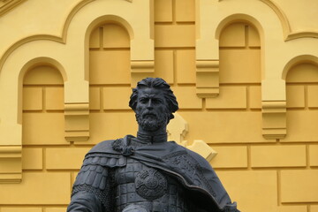 Nizhny Novgorod, Russia, st. Arrow 3a, 05.08.2021. Monument to Grand Duke Alexander Nevsky against the background of the
