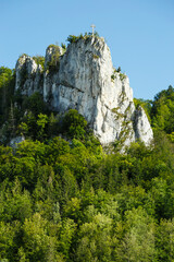 Fototapeta na wymiar Petersfelsen im Oberen Donautal bei der Gemeinde Beuron